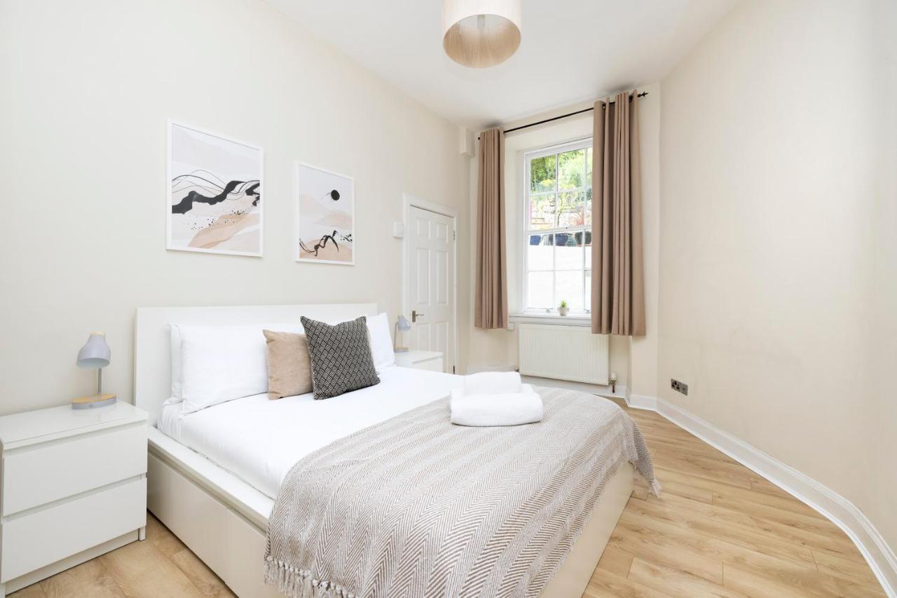 אדינבורו Joivy Chic Apartment Near Stockbridge Market מראה חיצוני תמונה
